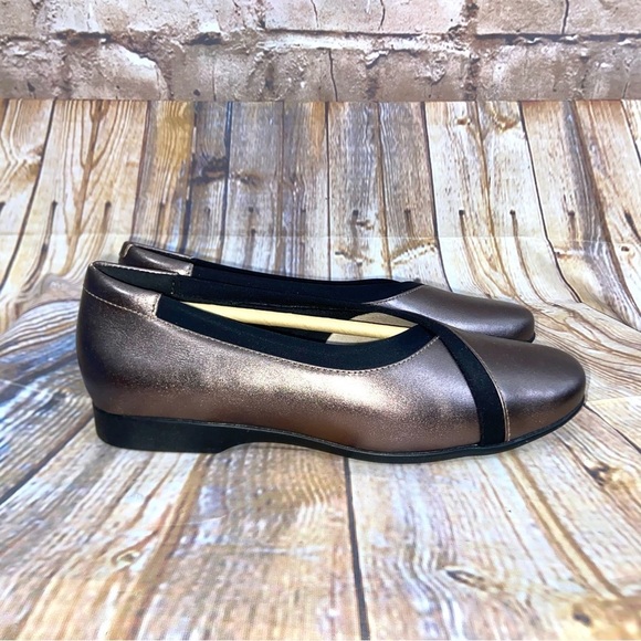 Clarks Pebble Metallic Un Darcey Ease Leather Flat Size 6M NEW - Picture 2 of 7